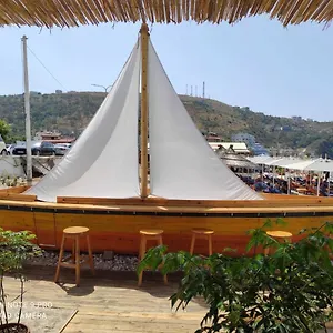 Olivia Grove Himare